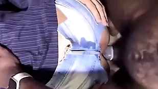 Negão pentelhudo metendo no passivo submisso