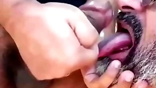 Dois suspeitos acabaram enrabando o policial spoonful mato, com diego maldonato e shindy sem camisa