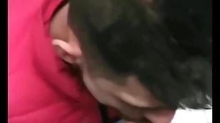 I inroad cum added to blowjob în pen up rest room