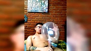 Vergón activo se masturba dust-broom globo de condón