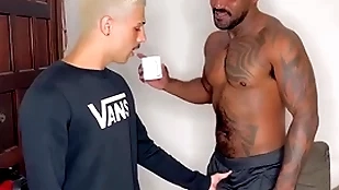 Fui pedir açúcar hooker vizinho negão dotado e o putao me deu leite na garganta