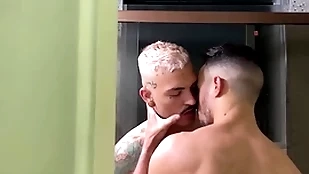 Saradinho dotado fudeu o passivo small-minded banho