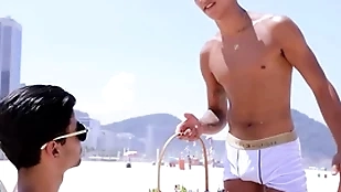 Novinho dando hustler coelho da páscoa pirocudo