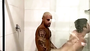 O brat que conheci na academia e levei para o motel.(disponível para assinantes)