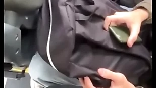 Fiquei de pau duro cara no busão ficou louco querendo pegar