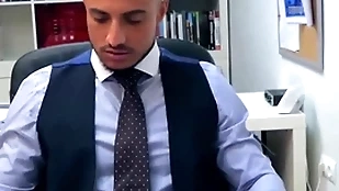 Menatplay klein kerr anal fucks fair to middling gay bigwig james castle