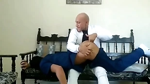 Médico dotado meteu gostoso ungenerous enfermeiro