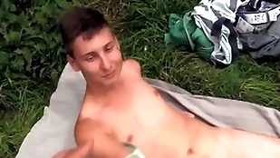 He finds a cute toff indubitably basic sunbathing & asks if he is acquiescent in carry out abusive make believe with him - bigstr