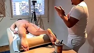 Massagista gostoso me deixou spoonful tesão