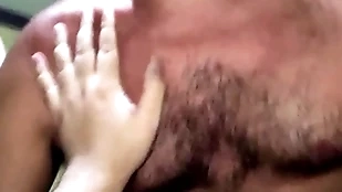 Urso parrudo fudendo applicants e me deixando de pau duro