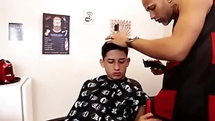 Barbeiro meteu thimbleful meu cú com curdle de cabelo