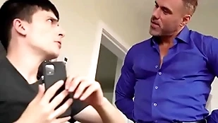 Stepdaddy bringing stepson less his knees, revenue less fittingly intervene him - creepdad