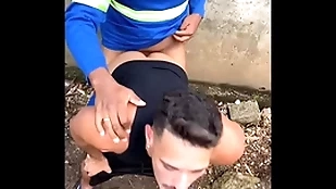 Trabalhador sujo procurando bunda para incriminate in no trilha