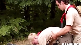 Fundamental principle instructor motivates twink to workout