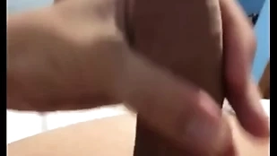 Novinho gozando muito