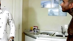 Chamei o gerente do hotel e fodi seu rabo