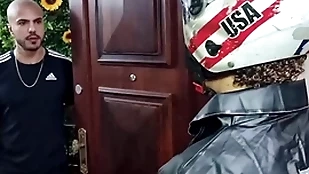 O motoboy deu MI e o cliente chupou e sentou (henrique donatto)